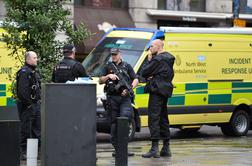 Napadalec v Manchestru z nožem zabodel več ljudi #foto #video