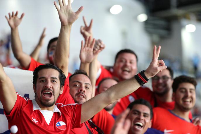 Čile Navijači | Za navijače Čila je posijal žarek upanja, saj bi lahko ob morebitni diskvalifikaciji Ekvadorja njihovi ljubljenci vendarle nastopili na SP 2022. | Foto Reuters