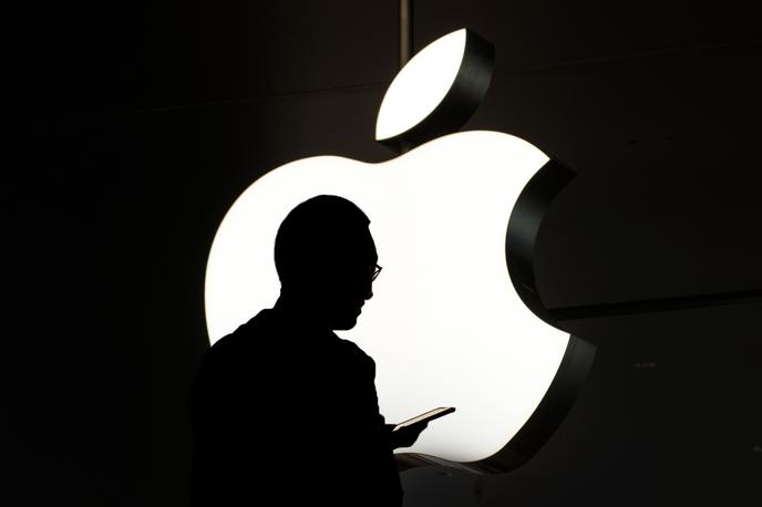 Apple | Operacijski sistem iOS 18, ki bo znal tudi slovensko, bo podpiralo zadnjih šest generacij pametnih telefonov iPhone, torej vsi do (vključujoč) iPhone Xs, iPhone Xs Max in iPhone Xr, ki so izšli septembra 2018.  | Foto Shutterstock