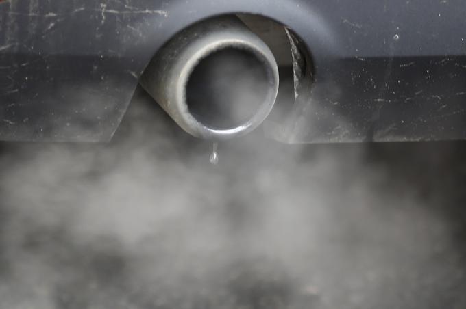 Ker je torej naše ozračje polno delcev in je onesnaženo, je o domnevni čistosti dizelskega motorja mogoče soditi predvsem s primerjavo števila delcev v zraku, ki ga motor posesa iz okolja, in v izpušnih plinih. | Foto: Reuters