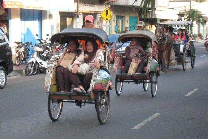Helena Urbanija: Nahrbtnik na rame, pa … v Indonezijo!