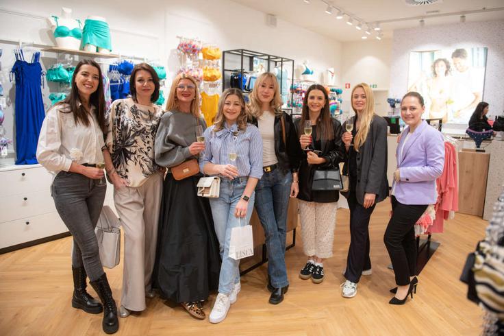 Alenka Husić, pevka, Tamara Busar, Lisca, Maja Štamol, modna oblikovalka, Tina Trstenjak, judoistka, Anabel, pevka, vplivnici Anja Širovnik in Sara Vrečko ter Barbara Pungerčič Puntar, Lisca | Foto: Lisca