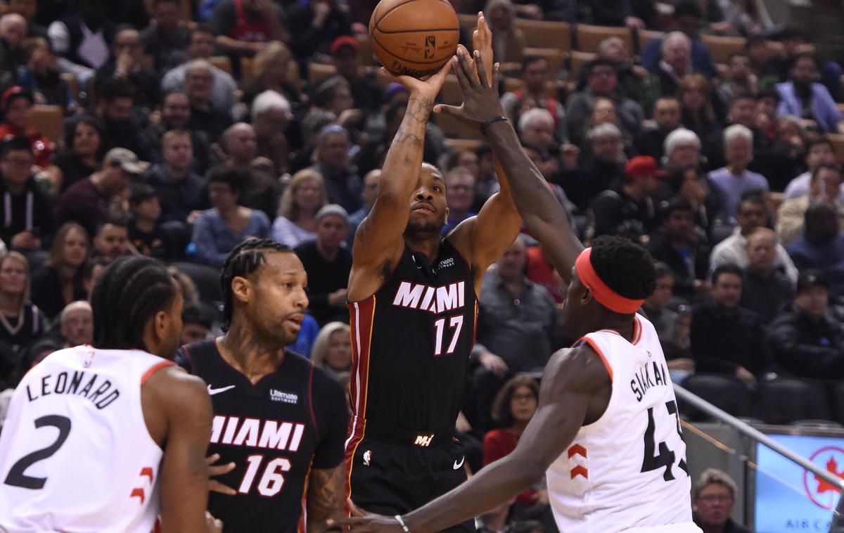 Miami Toronto | Moštvo Miami Heat je s 115:125 v gosteh izgubilo proti ekipi Toronto Raptors. To je ob sedmih zmagah njihov 12. poraz v tej sezoni. Torontu   | Foto Reuters