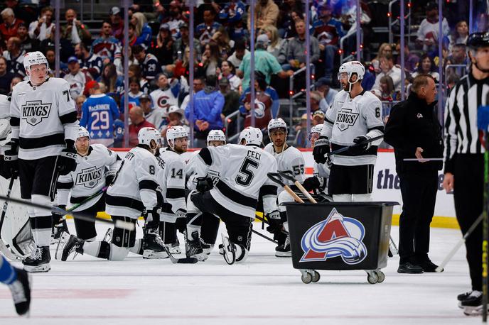 Los Angeles Kings | Hokejisti ekipe Los Angeles Kings so po podaljšku izgubili z 1:2. | Foto Reuters