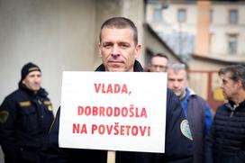 Protest pravosodnih policistov na Povšetovi