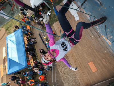 Maja Šuštar Habjan in Gregor Šegel znova državna prvaka v "lednem plezanju" na suhih stenah