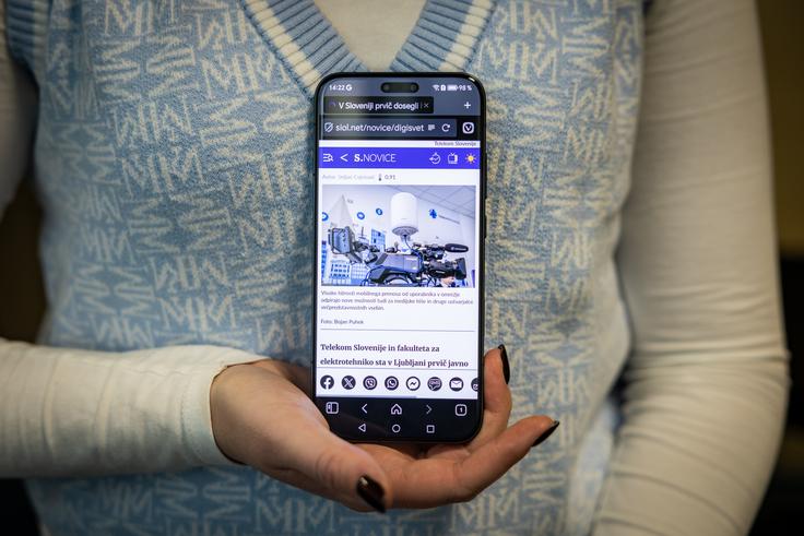 Diagonala zaslona pametnega telefona Honor Magic8 Pro meri malo več kot 17 centimetrov (6,71 palca). | Foto: Gaja Hanuna