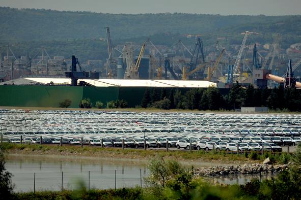Kolektorju nov državni posel: gradil bo tire v Luki Koper