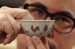 Porcelanasta skodelica na dražbo za 28 milijonov evrov (video)