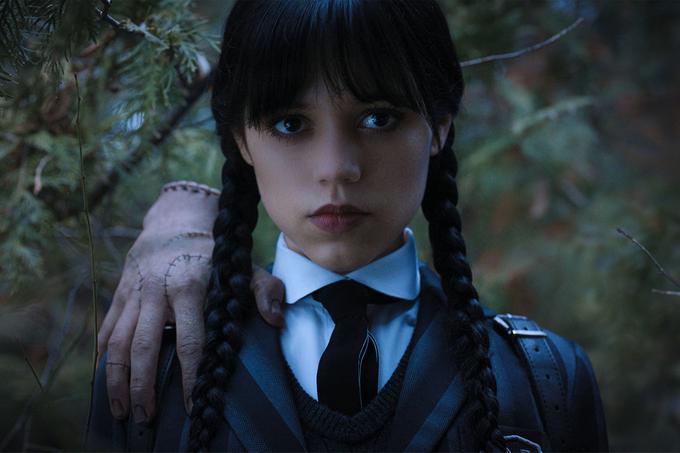 Wednesday Addams, ki jo je v Netflixovi seriji upodobila Jenna Ortega, bo zagotovo med najbolj priljubljenimi kostumi tudi letošnje leto. | Foto: Profimedia