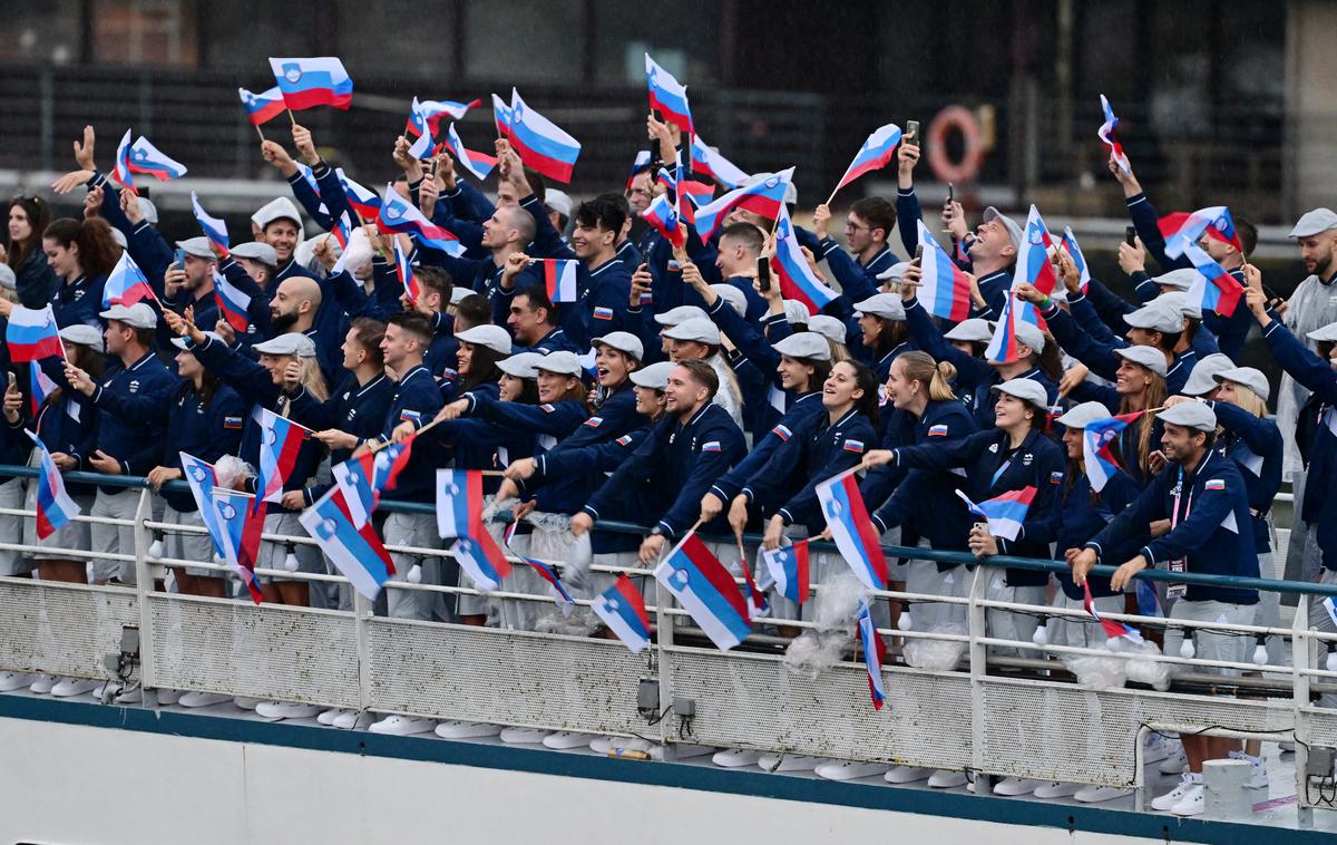 Pariz 2024 otvoritev olimpijske igre Slovenija | Slovenska olimpijska reprezentanca na slovesnosti ob odprtju.  | Foto Reuters