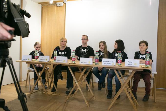 Učenci OŠ Valentina Vodnika so tudi pripravili in sami vodili novinarsko konferenco pred odprtjem razstave. | Foto: Klemen Korenjak