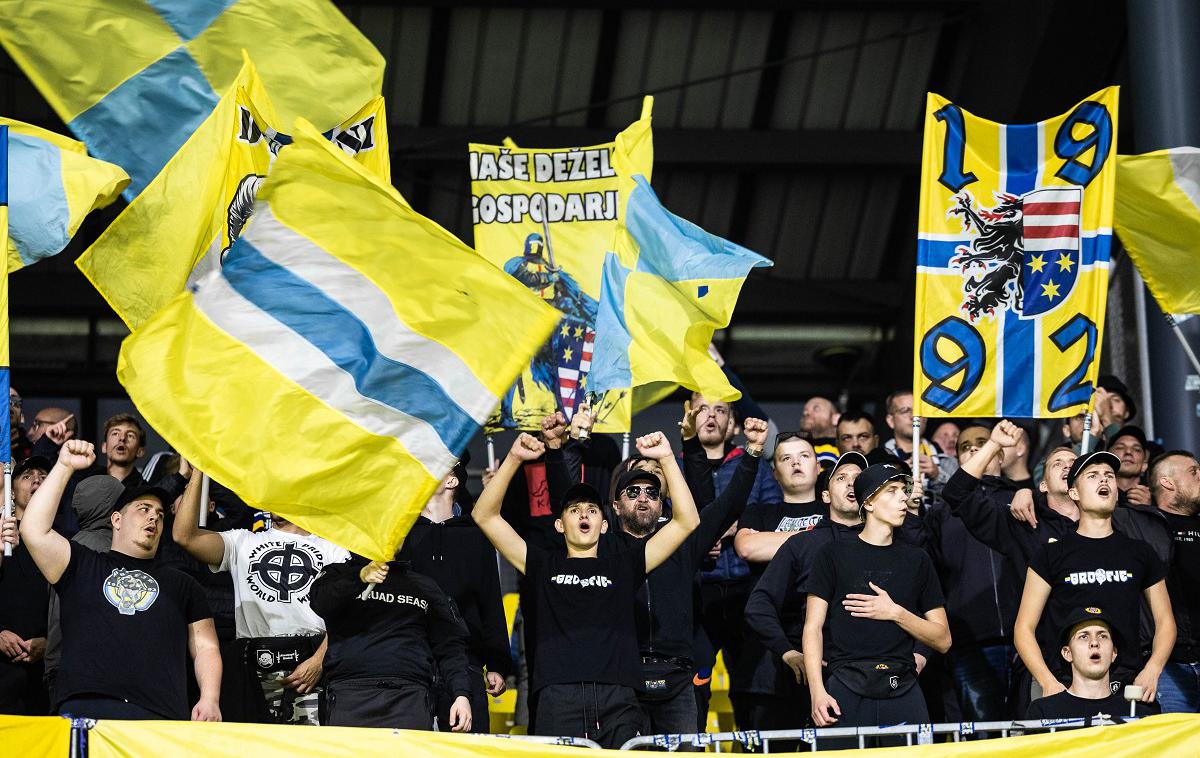 Celje Maribor | Celjani bodo danes skušali izkoristiti prednost domačega igrišča proti grškemu velikanu AEK Atene in postati četrti slovenski klub, ki bi v Evropi premagal grškega tekmeca. To je do zdaj uspelo Olimpiji (1995), Kopru (2003) in Mariboru (2012), pod najbolj znamenito zmago pa so se podpisale vijolice. | Foto Jure Banfi