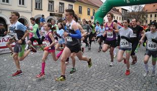 Cimermančič in Goškova osvojila vetrovno Novo mesto