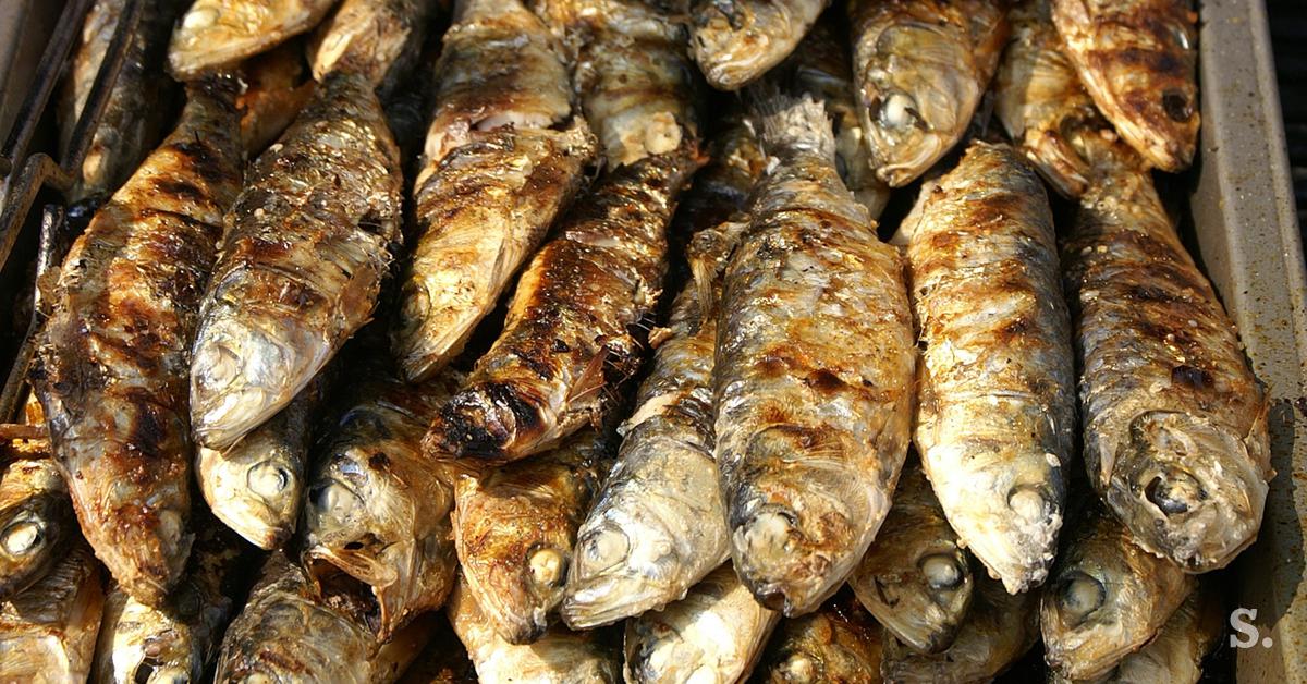 Une femme est morte après avoir mangé des sardines et 12 autres personnes ont été empoisonnées