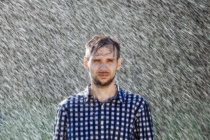 moški, dež, slaba volja | Foto Shutterstock