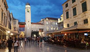 V piceriji sredi Dubrovnika sta se predajala strastem