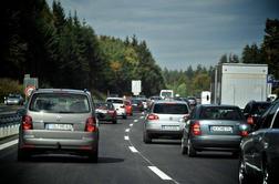 Zaradi naliva s točo vozniki ustavljali v predoru Kastelec
