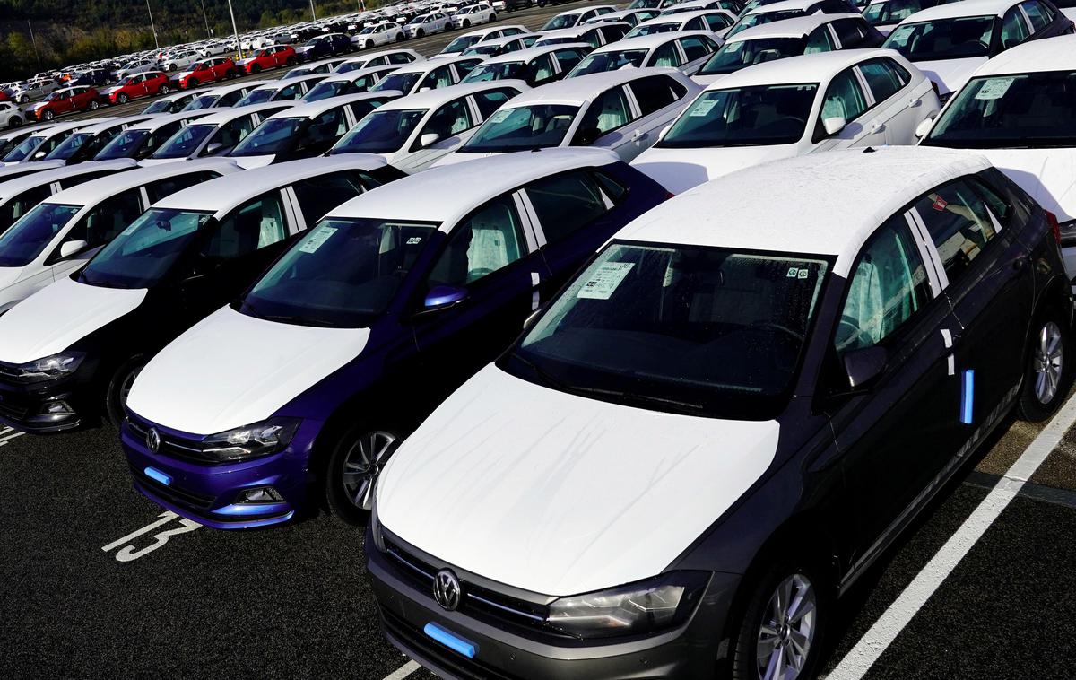 Volkswagen parkirišče | Prodaja koncerna Volkswagen je globalno v prvem četrtletju upadla za 23 odstotkov. | Foto Reuters