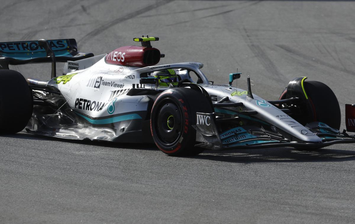 Barcelona Lewis Hamilton | Lewis Hamilton je po dirki v Bakuju komaj zlezel iz dirkalnika. | Foto Reuters