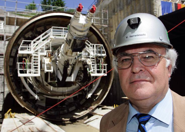 Nemčija je država na svetu, ki ima največ t. i. skritih prvakov (v javnosti malo znanih podjetij, ki imajo prevlado v določeni niši) na svetu. Eno od takih je podjetje Herrenknecht, ki se ukvarja z izdelavo strojev za gradnjo predorov (na fotografiji Martin Herrenknech, ki je podjetje ustanovil leta 1977). | Foto: Guliverimage