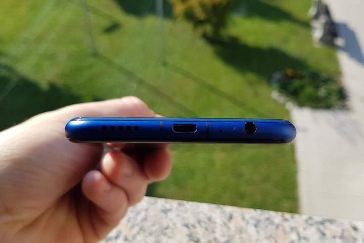 Z ničle do sto odstotkov se bo Honor 8X zaradi priključka micro USB polnil nekaj ur.  | Foto: Matic Tomšič