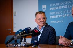 Matoz zaposlenim na upravni enoti: Morate biti najboljši servis