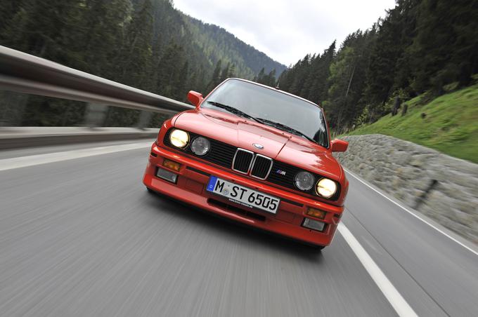 Prvi BMW M3 je poganjal 2,3-litrski motor z močjo 200 "konjev". | Foto: BMW