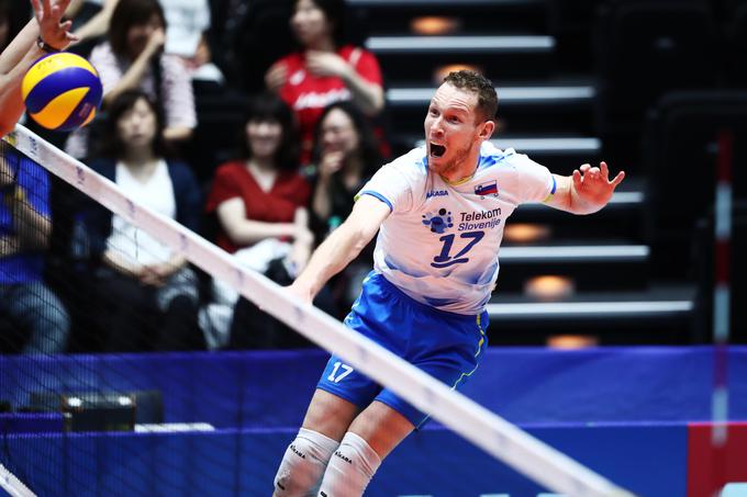 Tine Urnaut je bil z 23 točkami najboljši pri Sloveniji. | Foto: FIVB