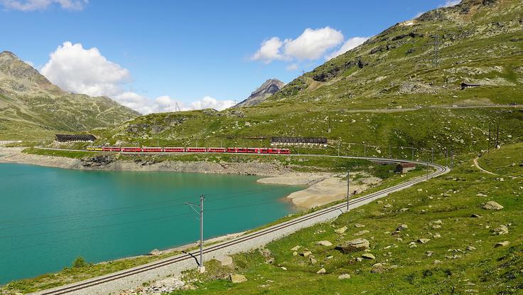 Bernina Express: mimo turkiznih jezer do zasneženih vrhov. | Foto: Nomago