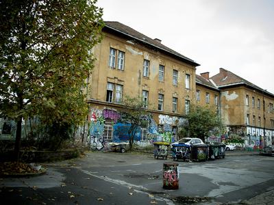 Policisti na Metelkovi prijeli tri tujce, osumljene prodaje drog