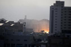 Izraelska vojska z močnim ognjem nad Gazo