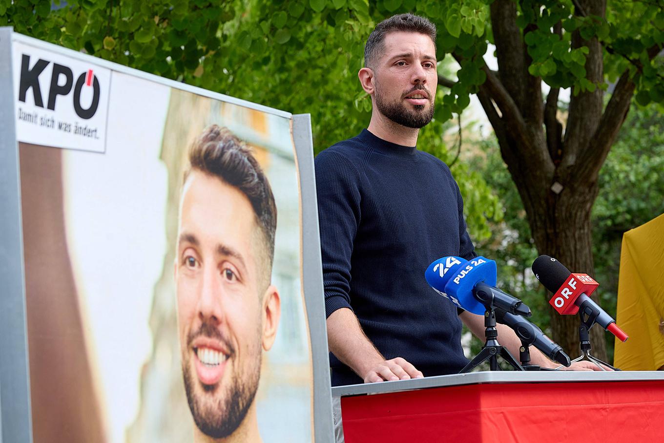 O limite eleitoral para entrar na Assembleia Nacional Austríaca é de quatro por cento. Por esta razão, o Partido Comunista da Áustria (KPÖ), cujo principal candidato é Tobias Schweiger, poderá entrar no parlamento austríaco pela primeira vez em muitas décadas. As pesquisas dão aos comunistas três por cento. Depois de muitas décadas de periferias políticas, os comunistas austríacos surpreenderam em 2021 quando venceram as eleições locais em Graz. A comunista Elke Kahr tornou-se assim a primeira prefeita comunista na capital da Estíria austríaca. | Foto de : Gulliverimage