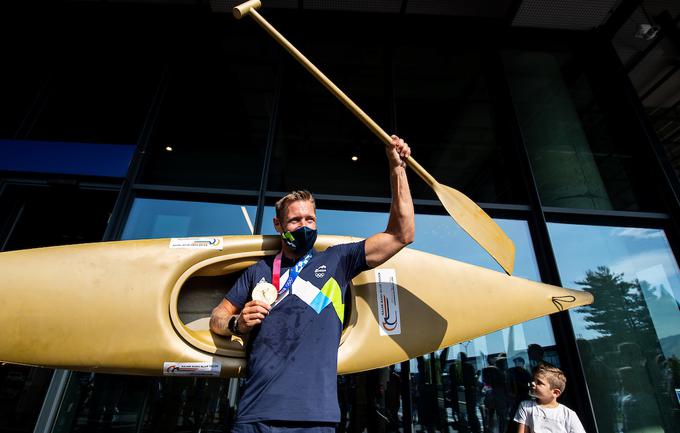 Tudi kanuist Benjamin Savšek se je v domovino vrnil z zlato olimpijsko medaljo. | Foto: Matic Klanšek Velej/Sportida