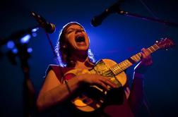 tUnE-yArDs: dobrodošli v svet Pike Nogavičke