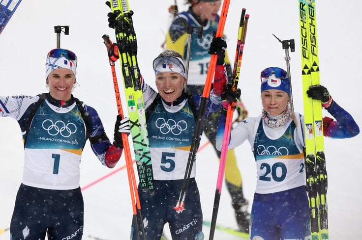Oceane Michelon in Julia Simon sta na zadnji biatlonski tekmi poskrbeli za dvojno francosko zmago, Tereza Vobornikova pa za veliko presenečenje. | Foto: Reuters