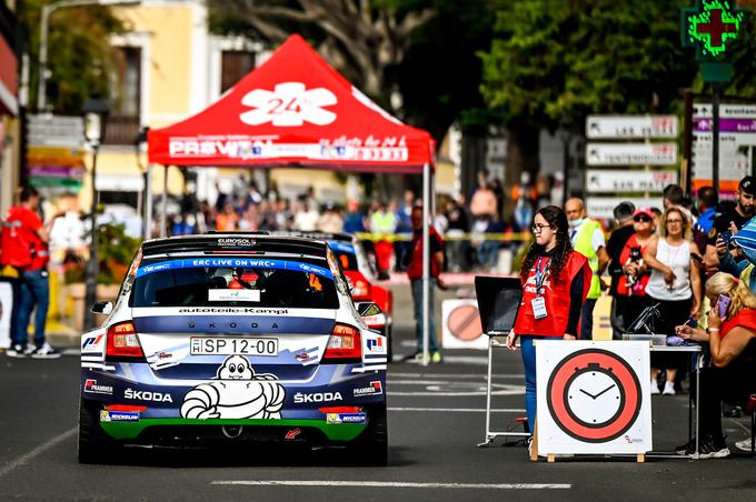 Wagner je avstrijski državni prvak v reliju, ki dirkalnik najema na Madžarskem, ima pa tudi neposredno podporo inženirjev iz Škoda Motorsporta. | Foto: Red Bull
