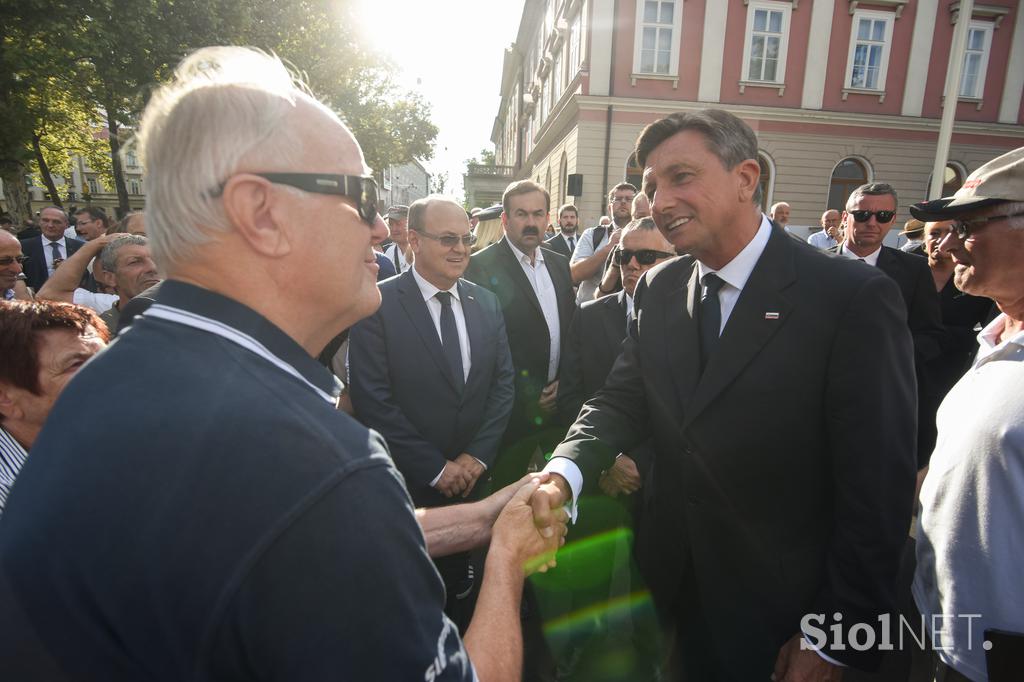 Odkritje spomenika vsem žrtvam vojn in z vojnami povezanim žrtvam