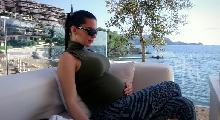 Iris nosečnost, ki jo preživlja v Budvi, dobro prestaja in v njej celo uživa. | Foto: 