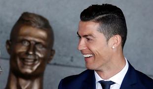 Svet se posmehuje kipu Ronalda: zdi se, da je kiparju ime Messi #foto