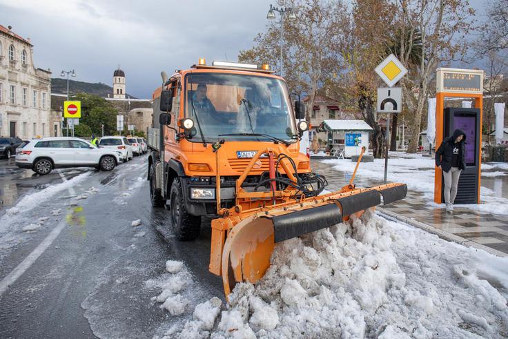 Dežurne službe imajo polne roke dela.  | Foto: Grgo Jelavic/Pixsell