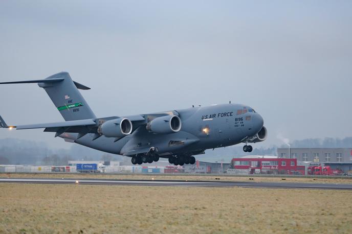 letalo c-17 | Poznavalci opozarjajo, da smo podobne premike vojaških letal videli pred ameriškimi napadi na iranske jedrske objekte junija 2025. | Foto Guliverimage