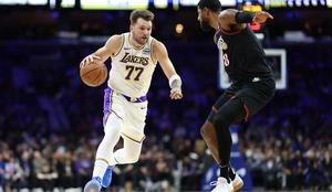 Izjemna vrnitev Dončića s trojnim dvojčkom, James junak drame