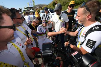 Pogačar do nove veličastne zmage in to na klancu, kjer je leta 2022 doživel boleč poraz #video