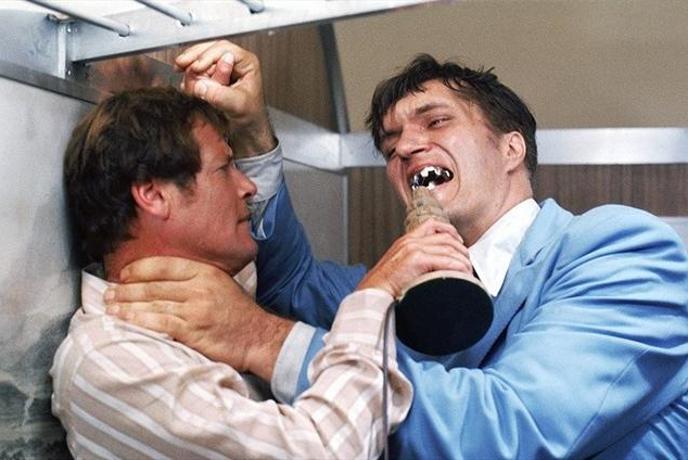 Umrl je Richard Kiel, velikanski hudobec iz Jamesa Bonda