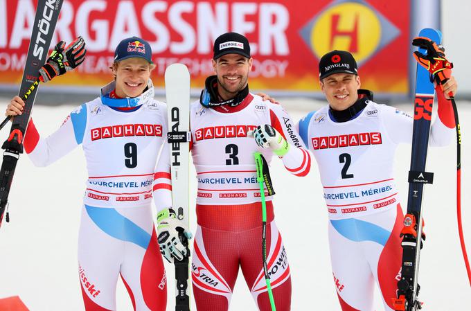 Na zmagovalnem odru sta zmagovalci iz Avstrije delala družbo Švicarja. | Foto: Reuters