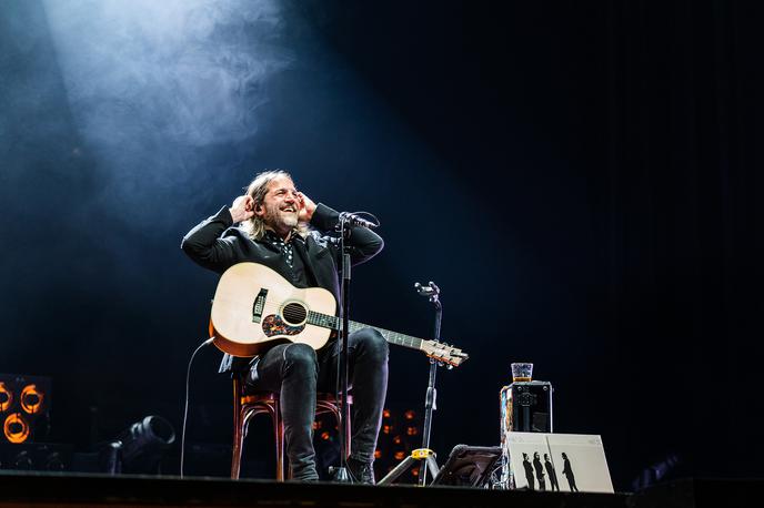 Hamo & Tribute 2 Love, koncert | "Zdaj je v meni … (smeh, ki mu je sledil dolgi trenutek tišine, op. a.) Kljukica. To je mimo in vemo, da lahko še ponovimo. Vsako leto. Družba od nas prepričuje, da bomo igrali hite, pa smo dokazali, da to ni pravilo," je po koncertu povedal Hamo. | Foto Marko Alpner