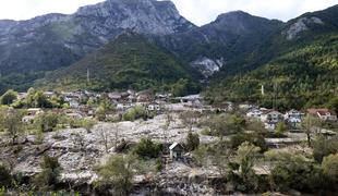 Kamnolom usoden za vas blizu Jablanice. Odpadkov niso odpeljali že leta.