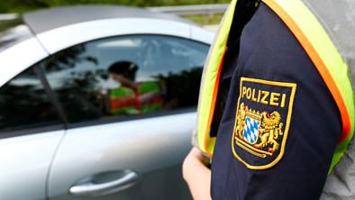 Otroka sta zaklenila v vozilo in odšla na glasbeni festival, rešili so ju mimoidoči