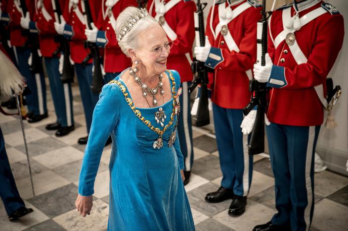 danska kraljica Margareta | Danes opoldne je 82-letna kraljica le zapustila Amalienborg in se s kočijo odpeljala do köbenhavnske mestne hiše, kjer je z balkona ob boku županje Sophie Haestorp Andersen pozdravila večtisočglavo množico. | Foto Reuters